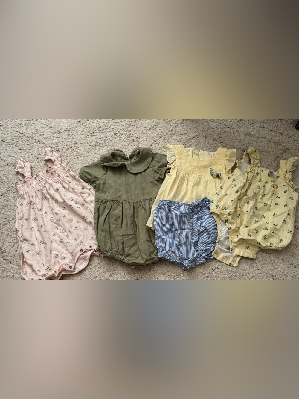 Baby girl bundle 18M. 3 rompers and a two piece set.